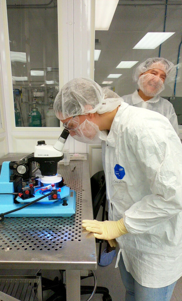 looking in microscrope